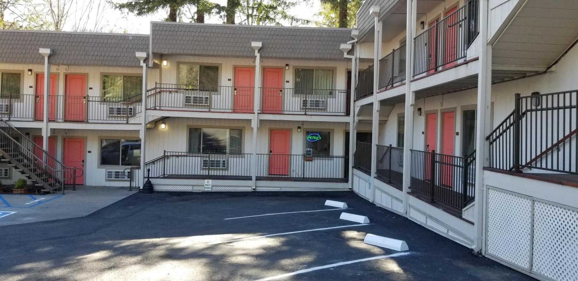 The Northern Inn Redway Exterior photo